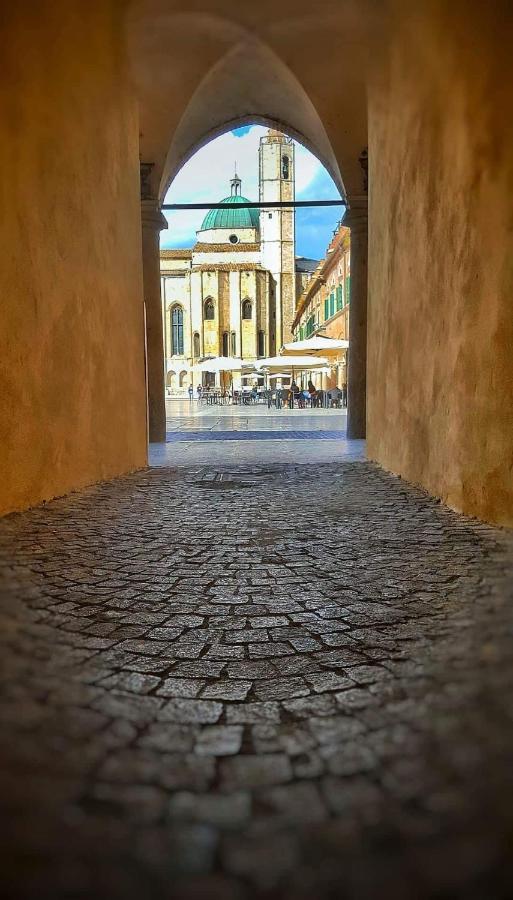 Dietro Piazza Ascoli Piceno Exteriör bild